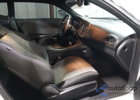 2015 Dodge Challenger R/T из США, поврежденный, VIN 2C3CDZAT1FH714629